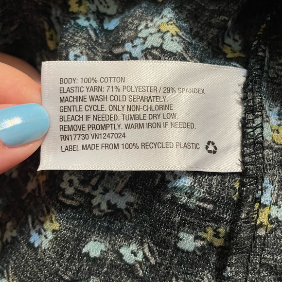 Ava & Viv Black Floral Smocked Peplum Blouse - Picture 4 of 4